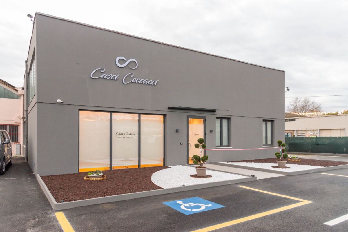 esterni-casa-funeraria-casci-ceccacci-5